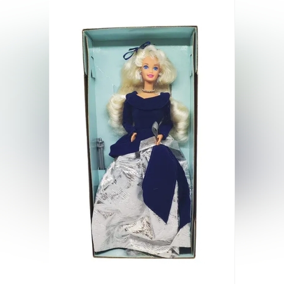 VTG Avon Exclusive Winter Velvet Barbie Doll 1995 Mattel 15571 Special Edition